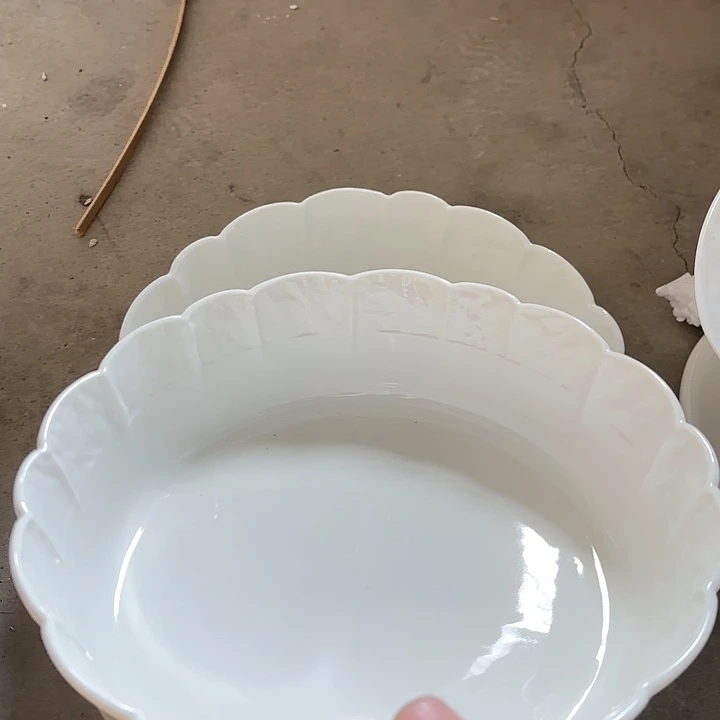 碟微瑕介意勿拍……2个沙拉