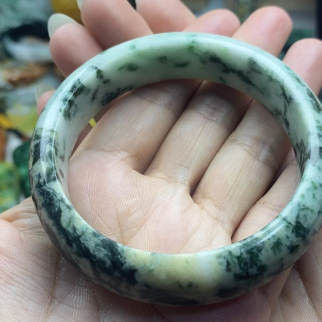 翡翠未镶嵌颈饰L**y手镯