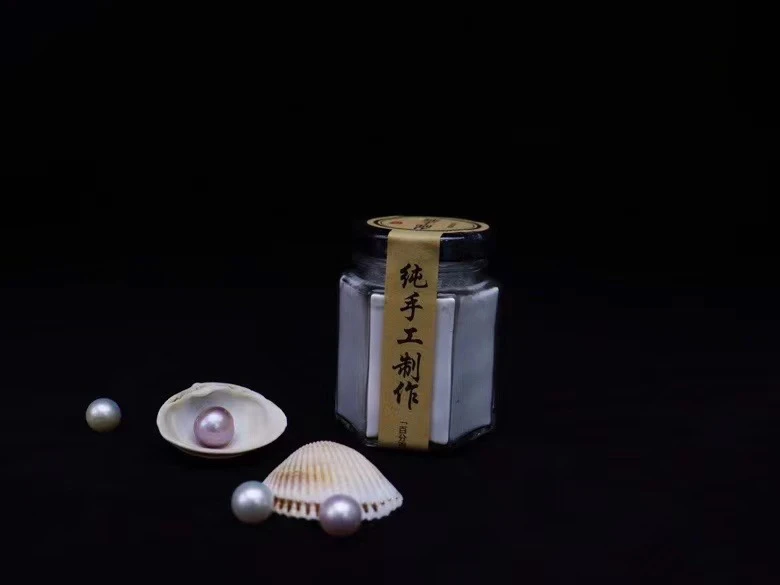 天然珍珠磨出的粉，细腻，无添加