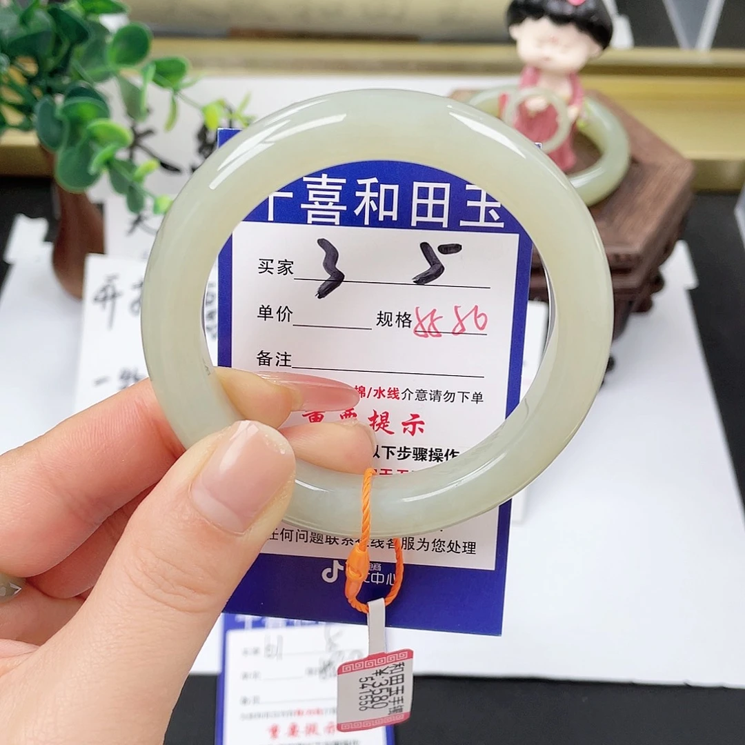 和田玉未镶嵌手镯