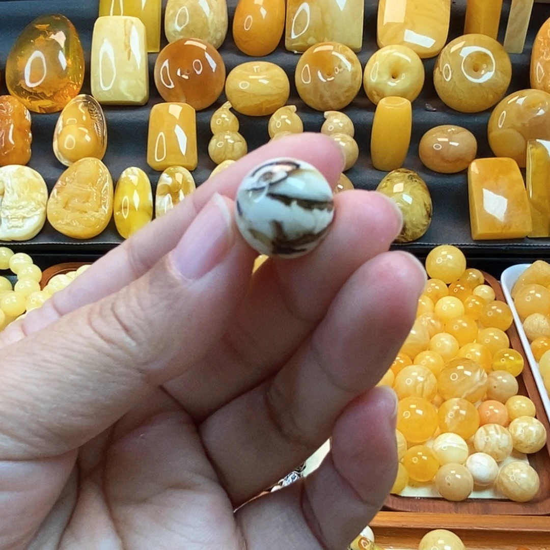 琥珀未镶嵌颈饰天然蜜蜡