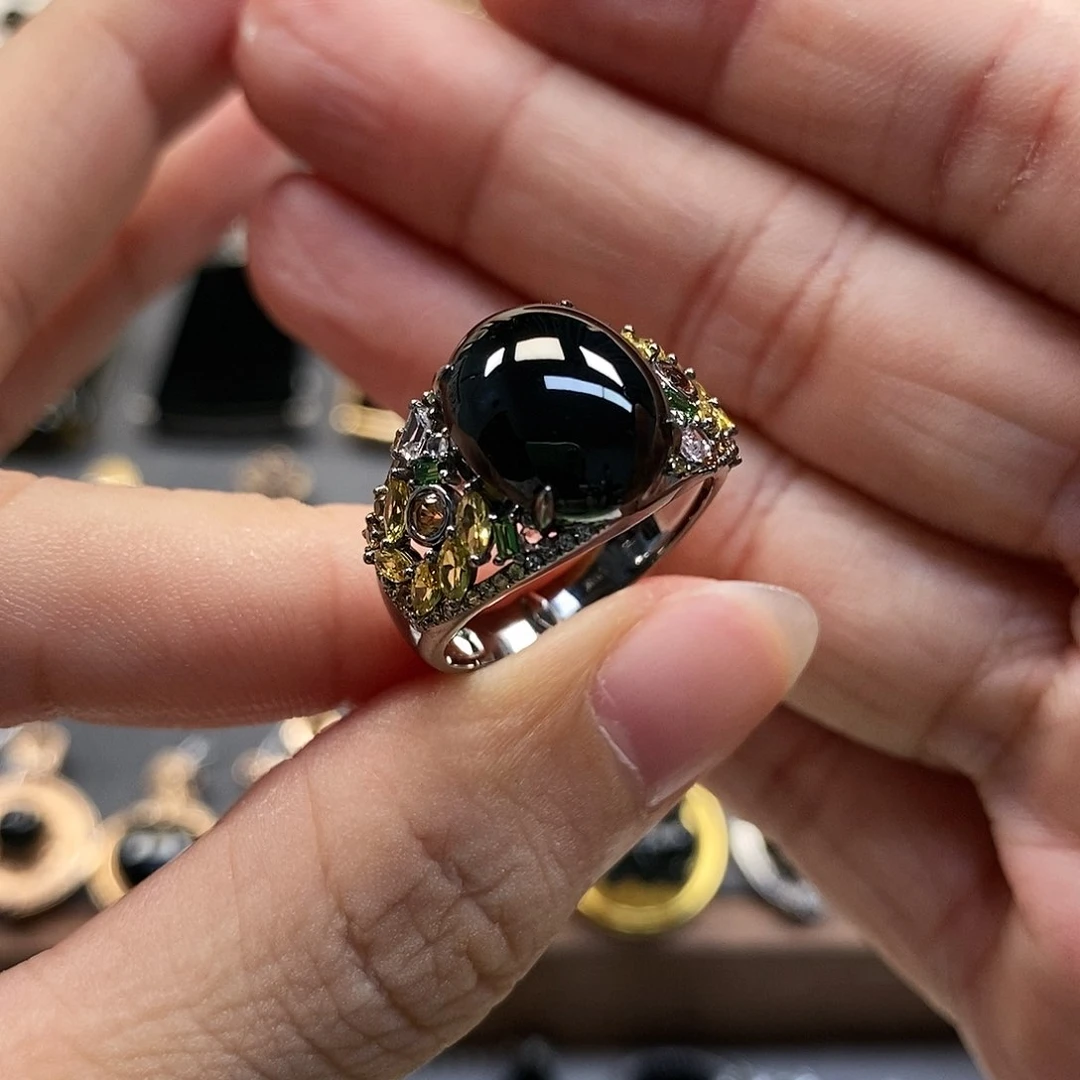 翡翠戒指18K金镶嵌墨翠