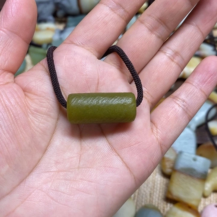 橙****蛇纹石玉未镶嵌颈饰