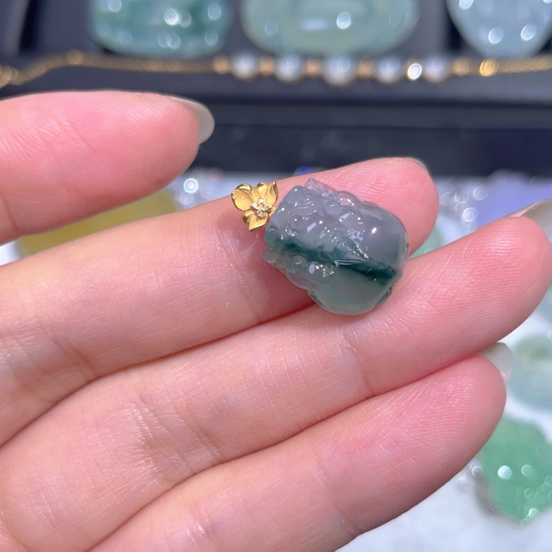 翡翠18K金镶嵌颈饰翡翠