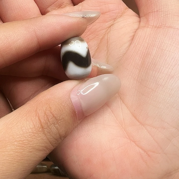 玛瑙/玉髓颈饰未镶嵌含***君