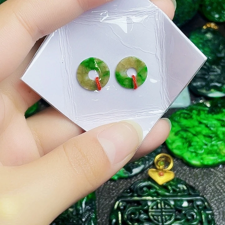 翡翠未镶嵌颈饰多样性