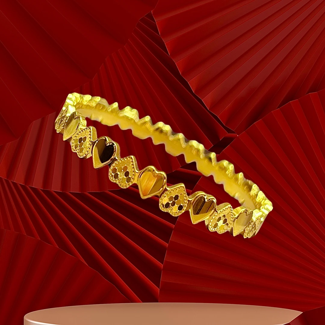 B  足金999爱心龙鳞手镯、精致闪耀