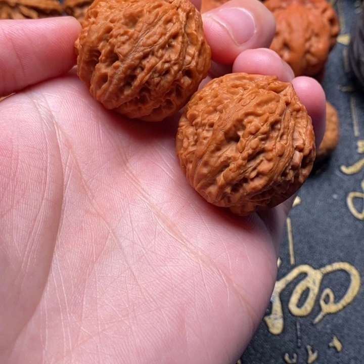 文玩核桃吊坠麒麟纹