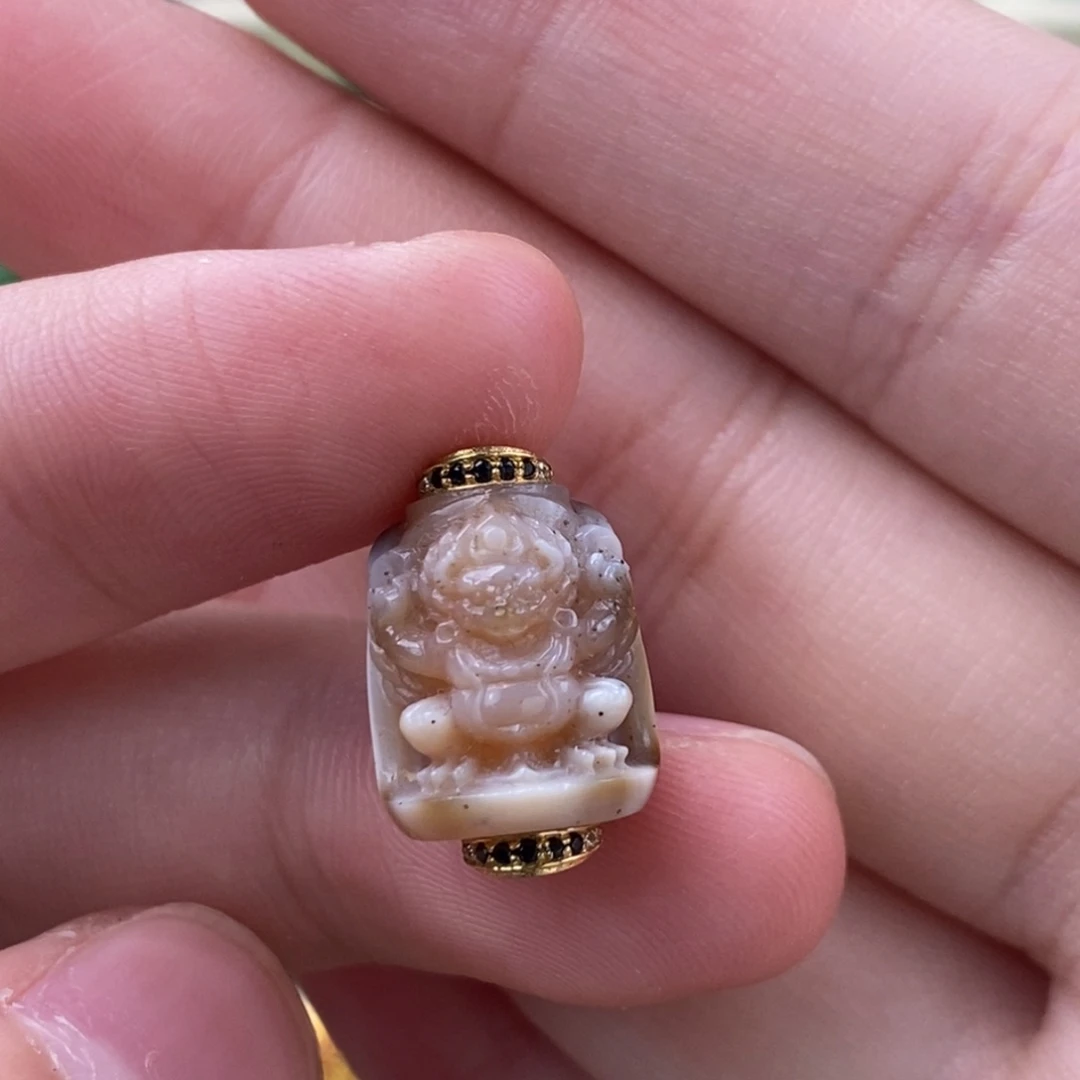 玛瑙/玉髓18K金镶嵌颈饰