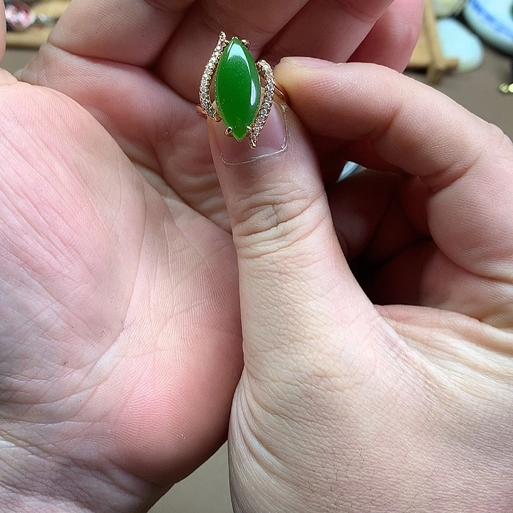 砥***行南红玛瑙未镶嵌手链