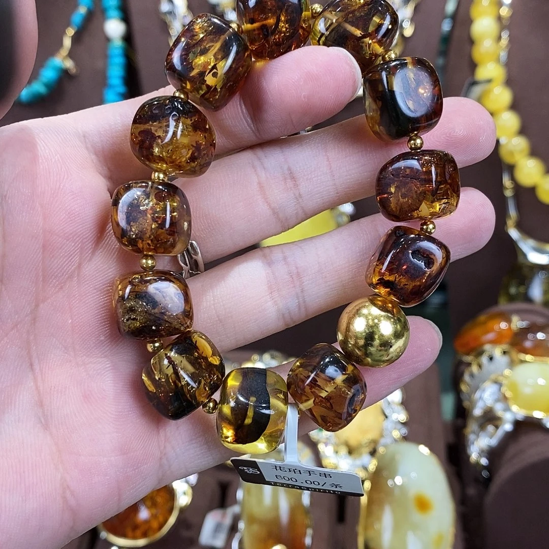 琥珀未镶嵌颈饰多人