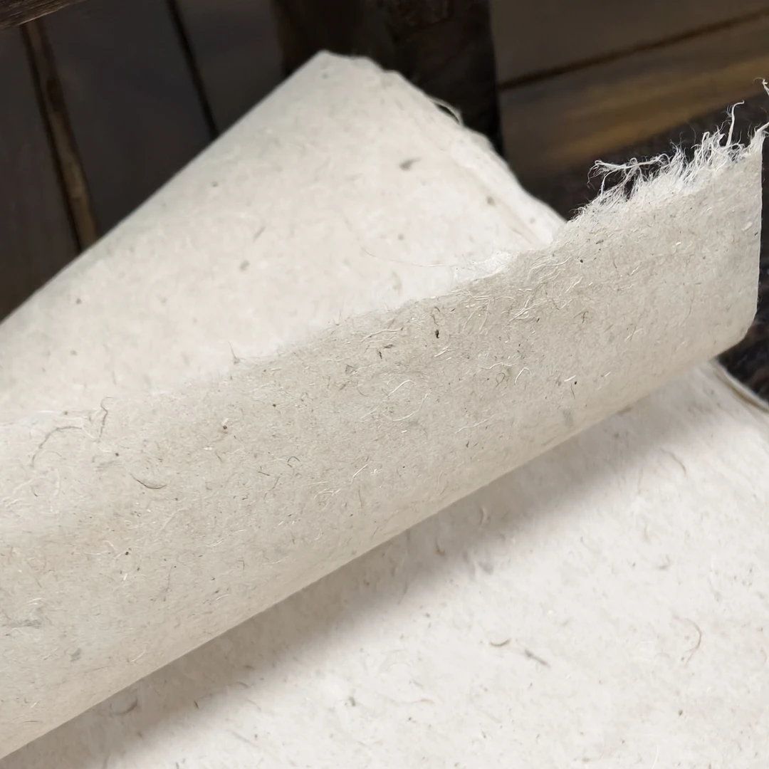 西和麻纸的独特，在于其“柔韧如丝，四尺四开，34cm*69cm