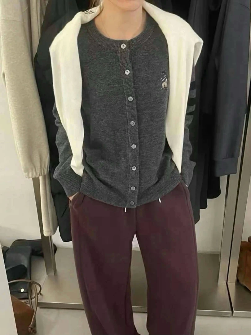 韩系时尚设计感刺绣小熊圆领单排扣针织条纹开衫9809