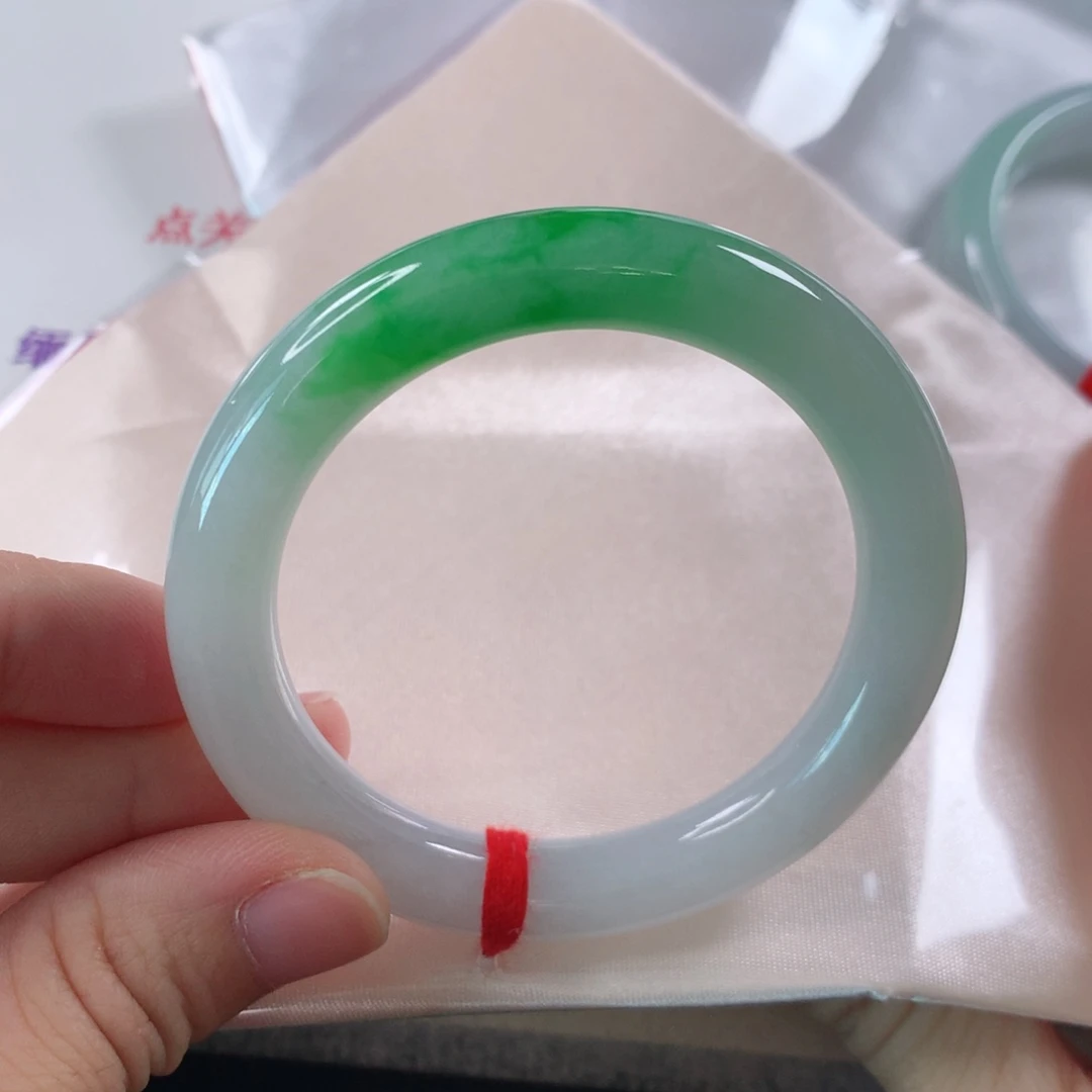 未镶嵌手镯（圆镯）翡翠刘****y