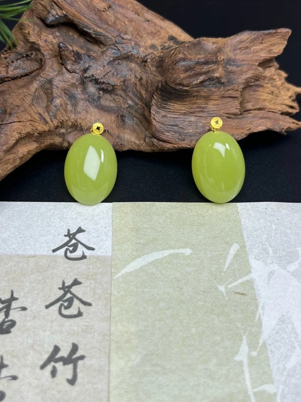 西亚珠宝LJ56-18k金镶和田玉黄口蛋面吊坠25*18*8多样性发其一