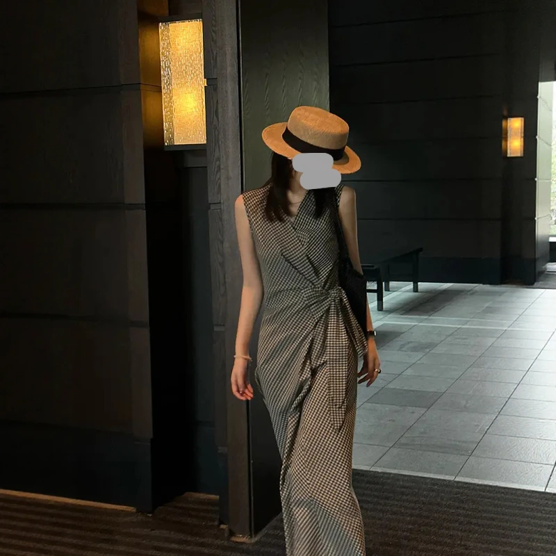 设计感法式气质复古高级V领无袖绑带收腰长裙设计感通勤连衣裙潮