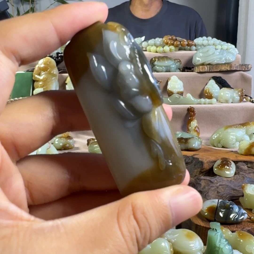 天****颈饰未镶嵌和田玉（糖玉）