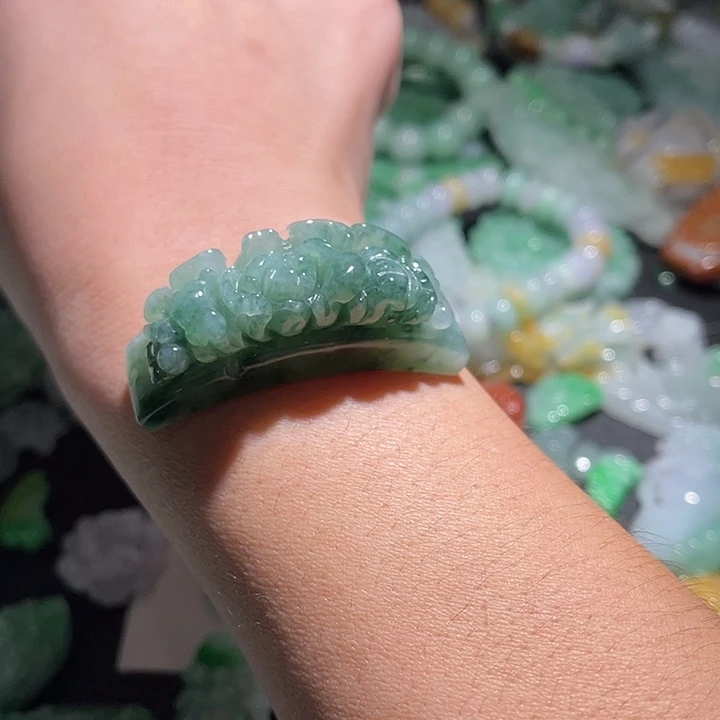 颈饰未镶嵌翡翠天