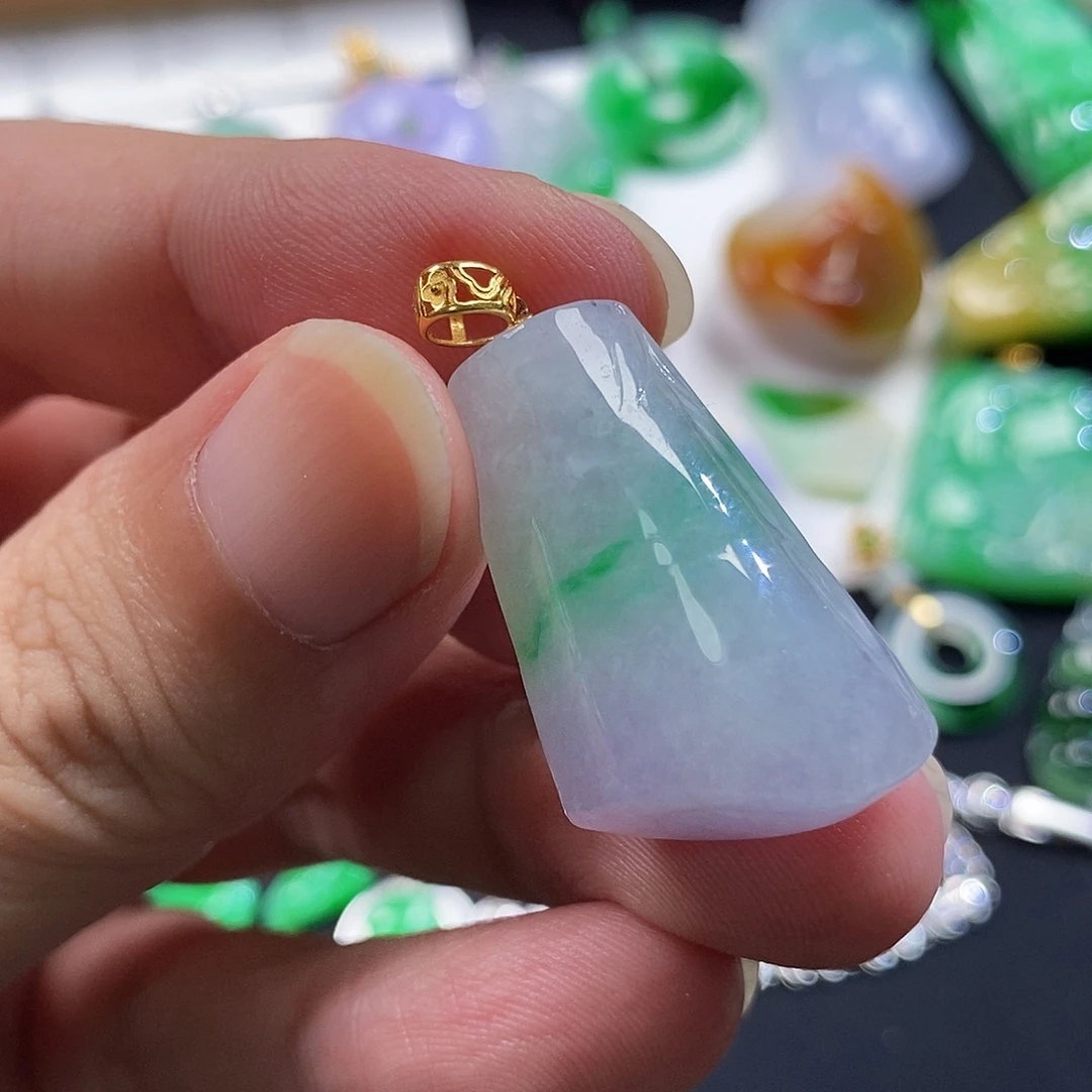 翡翠18K金镶嵌颈饰翡翠