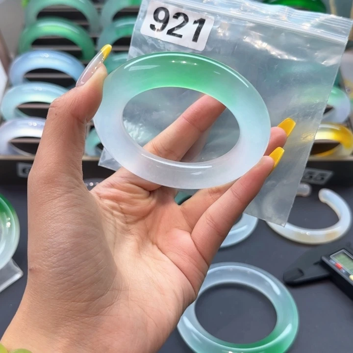 玉李*倩时尚飘花手镯921