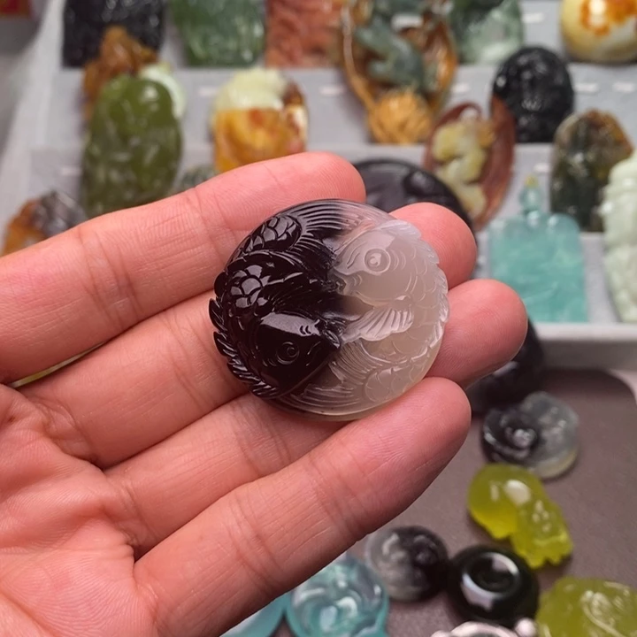 @***子未镶嵌蛇纹石玉颈饰