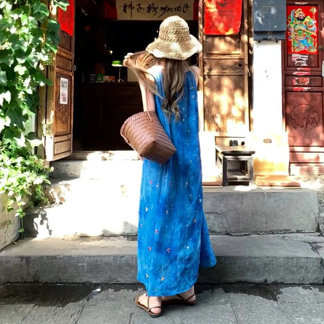 法式高级感蓝色挂脖连衣裙子女夏季2025新款旅游海边洋气无袖长裙