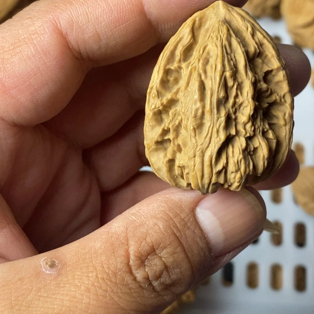 宁***文玩核桃吊坠南疆