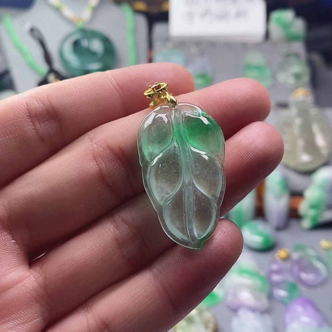 妞***子翡翠未镶嵌吊坠(赠链)