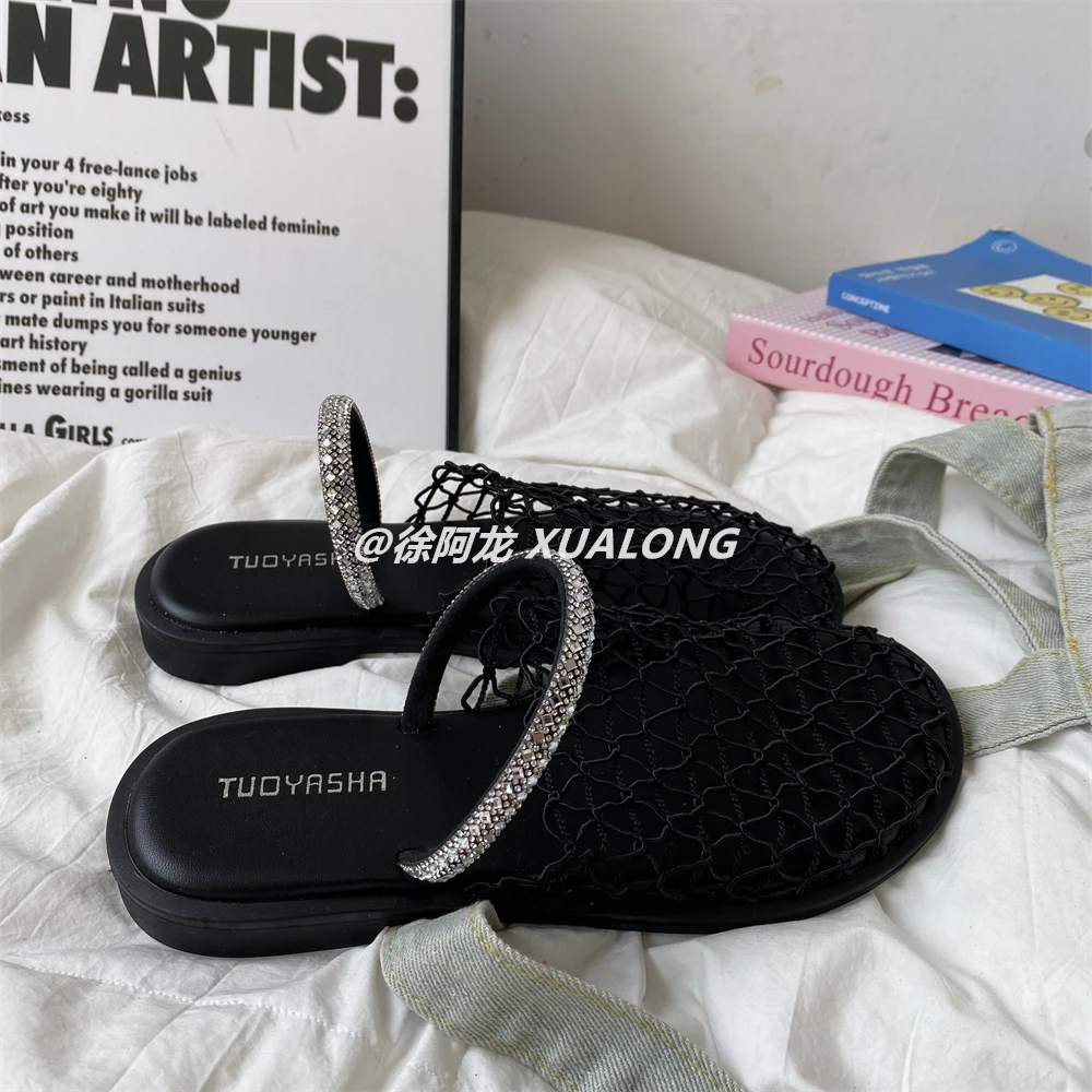 平底一脚蹬网面包头半拖鞋女外穿2025夏新款镂空水钻轻奢渔网凉拖