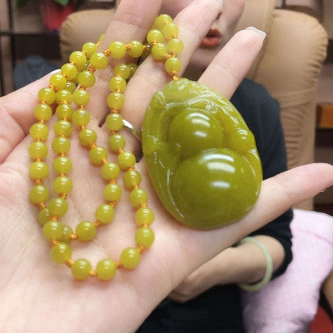 蛇纹石玉颈饰未镶嵌