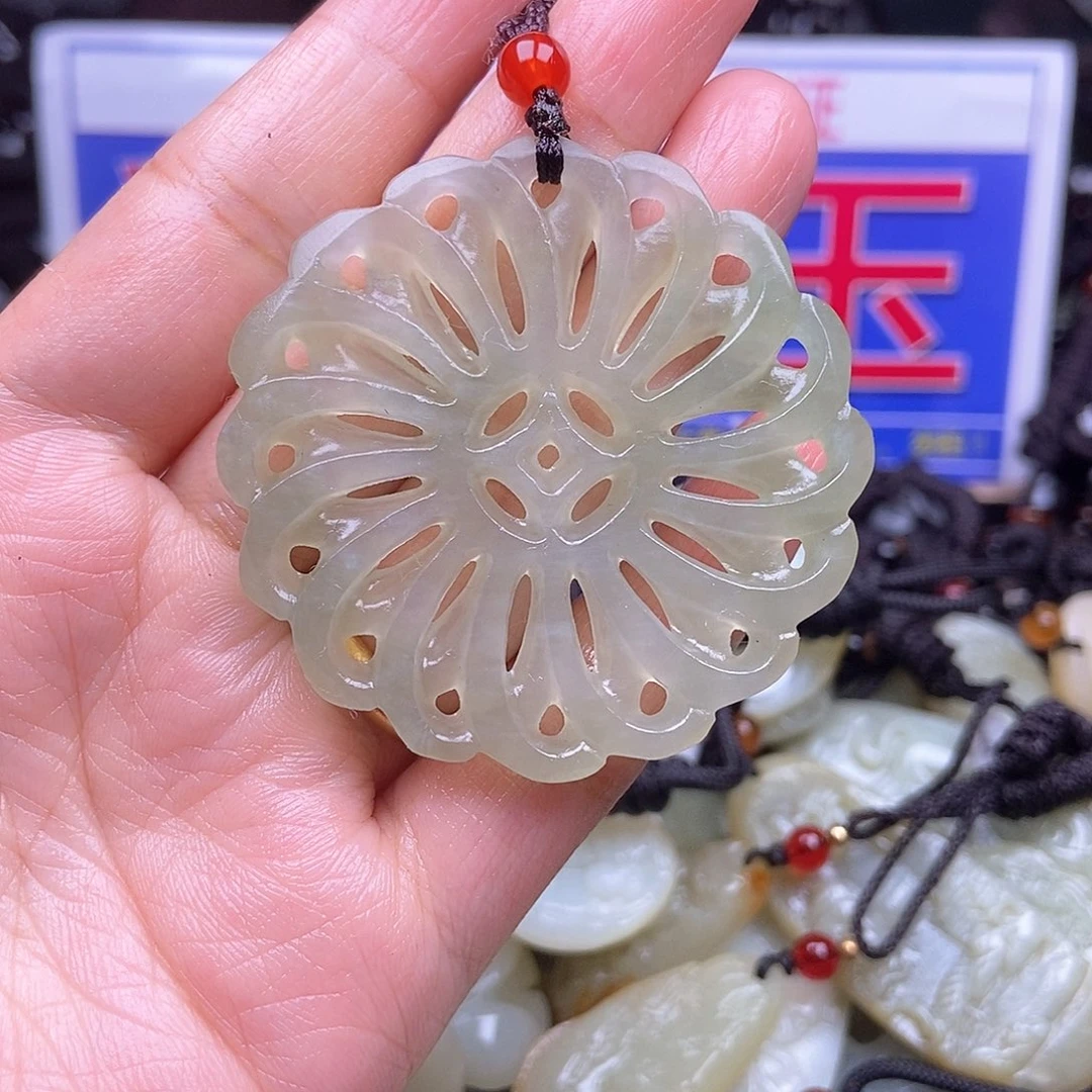 颈饰未镶嵌和田玉