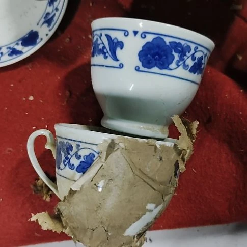 瓷片瓷器，各种摆件，瓷片，均有瑕疵。