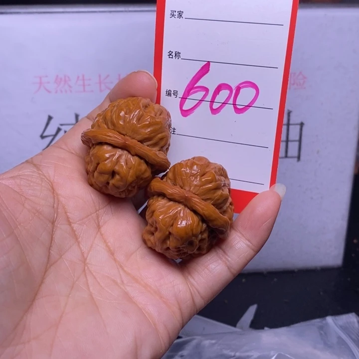 文玩核桃把件600，34蛤蟆头色差