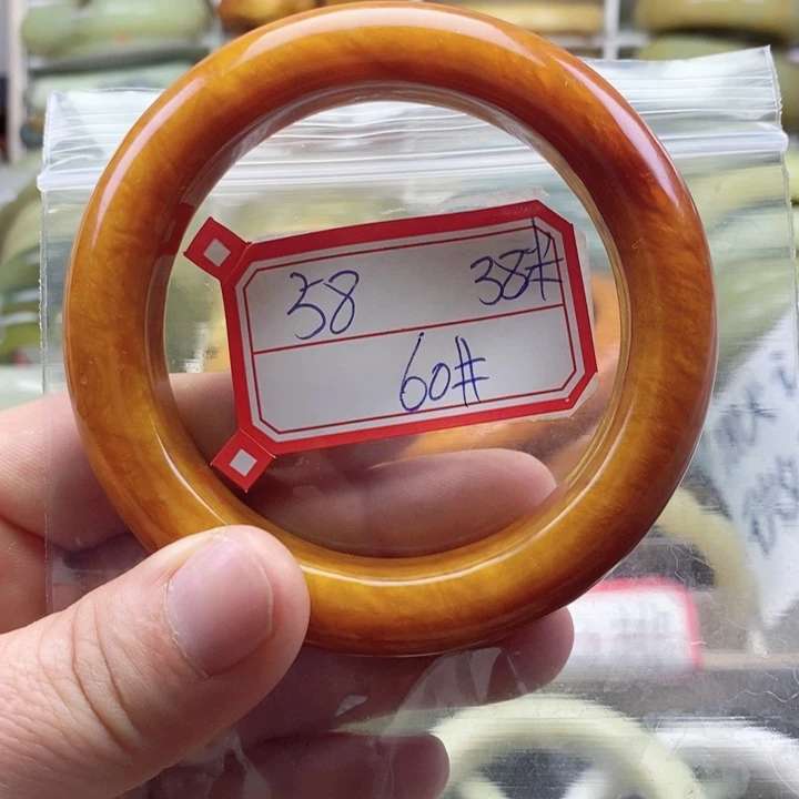 蛇纹石玉颈饰未镶嵌淡**眸