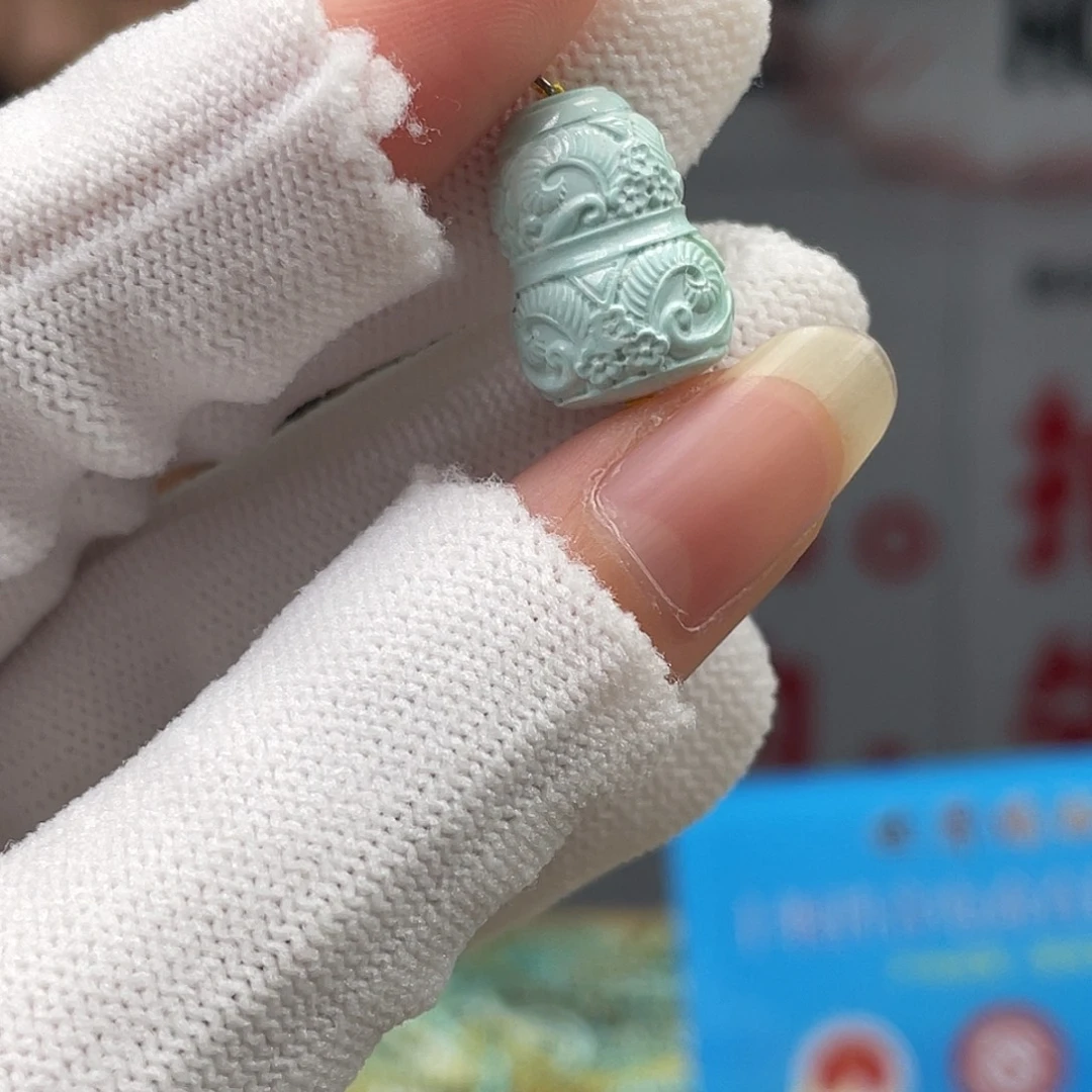 绿松石未镶嵌挂件