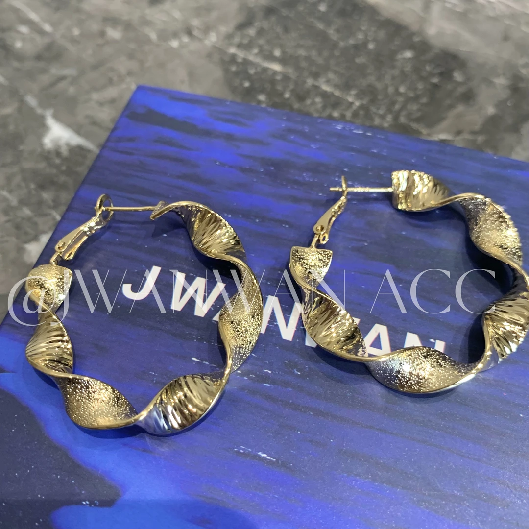 铜合金耳饰 简约肯豆.设计师浅金色纽结圆圈耳扣01ED2730AN