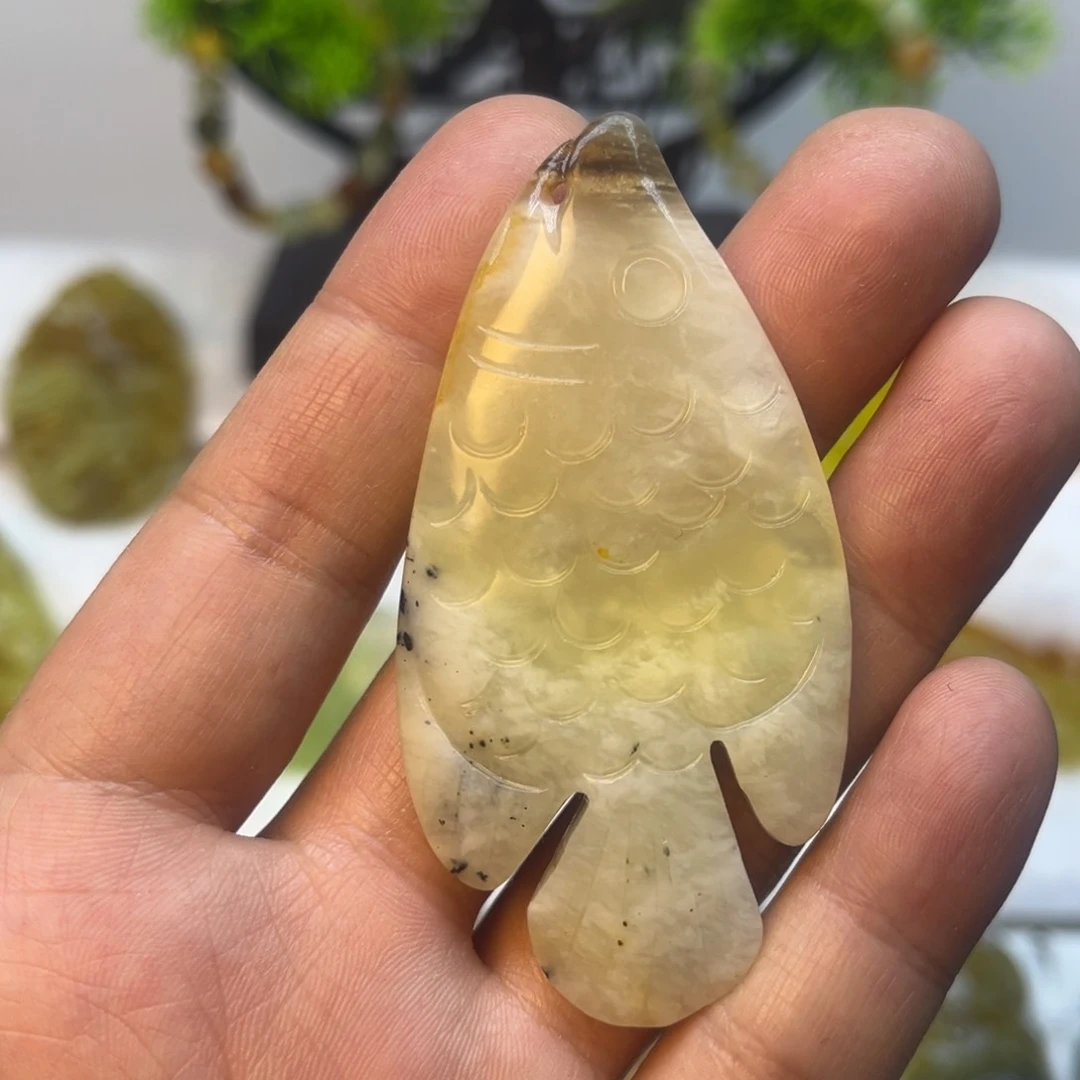 蛇纹石玉颈饰未镶嵌