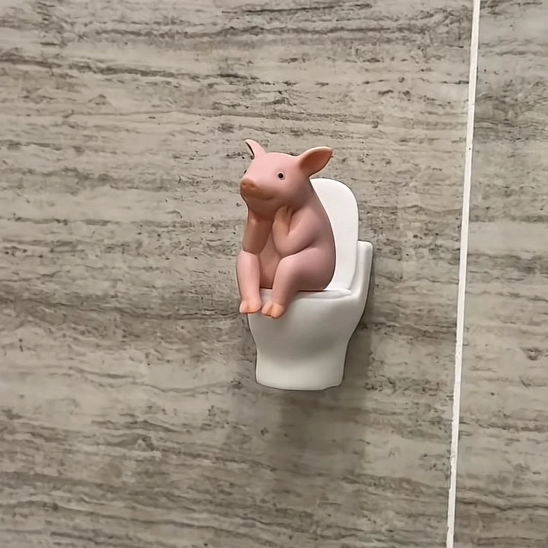 【拉屎搭子】小猪坐马桶摆件可爱趣味精致可爱马桶猪小摆件桌面装饰