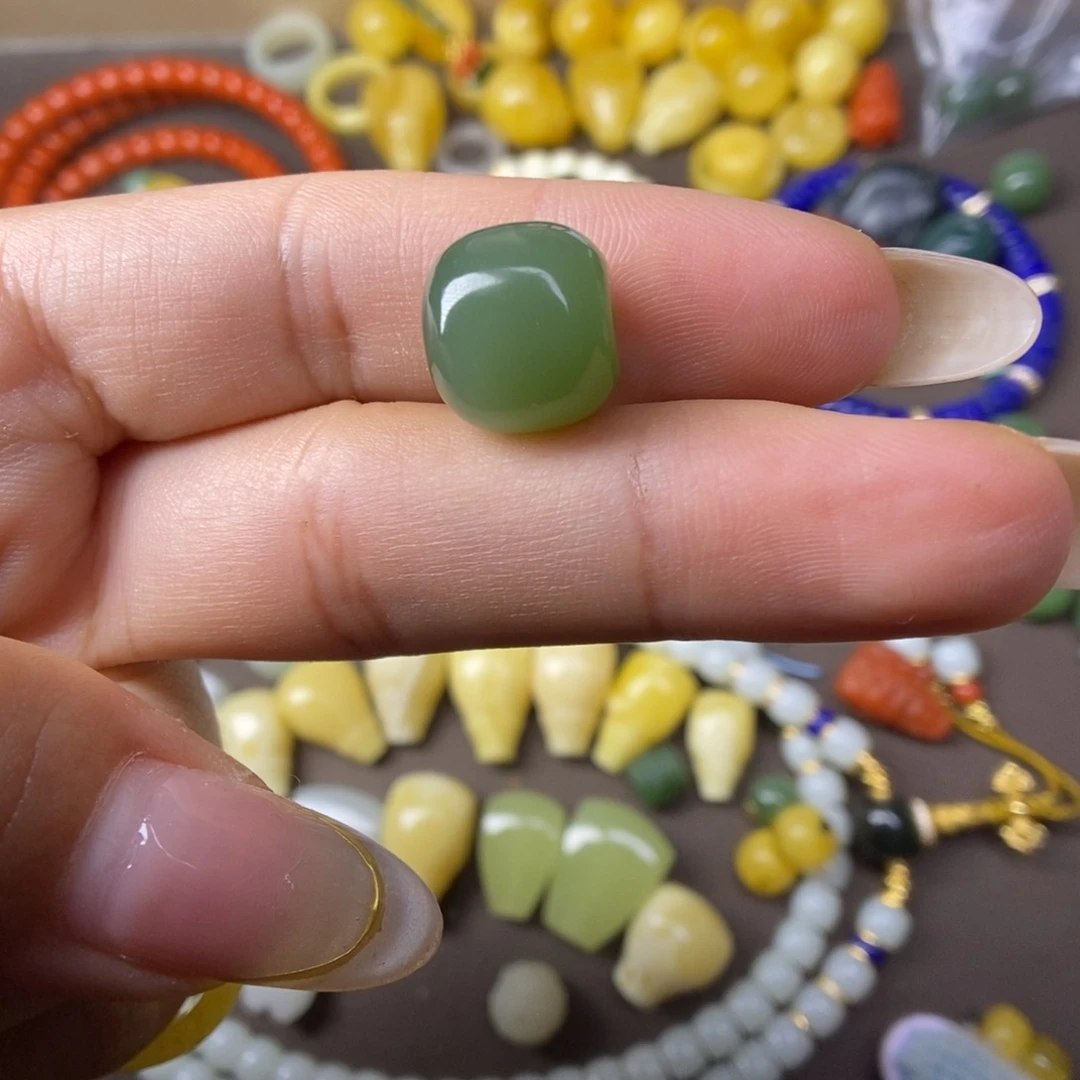 雅***琪未镶嵌和田玉（碧玉）发饰卡13