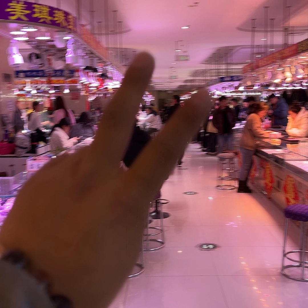 铁合金水晶城跑腿小哥