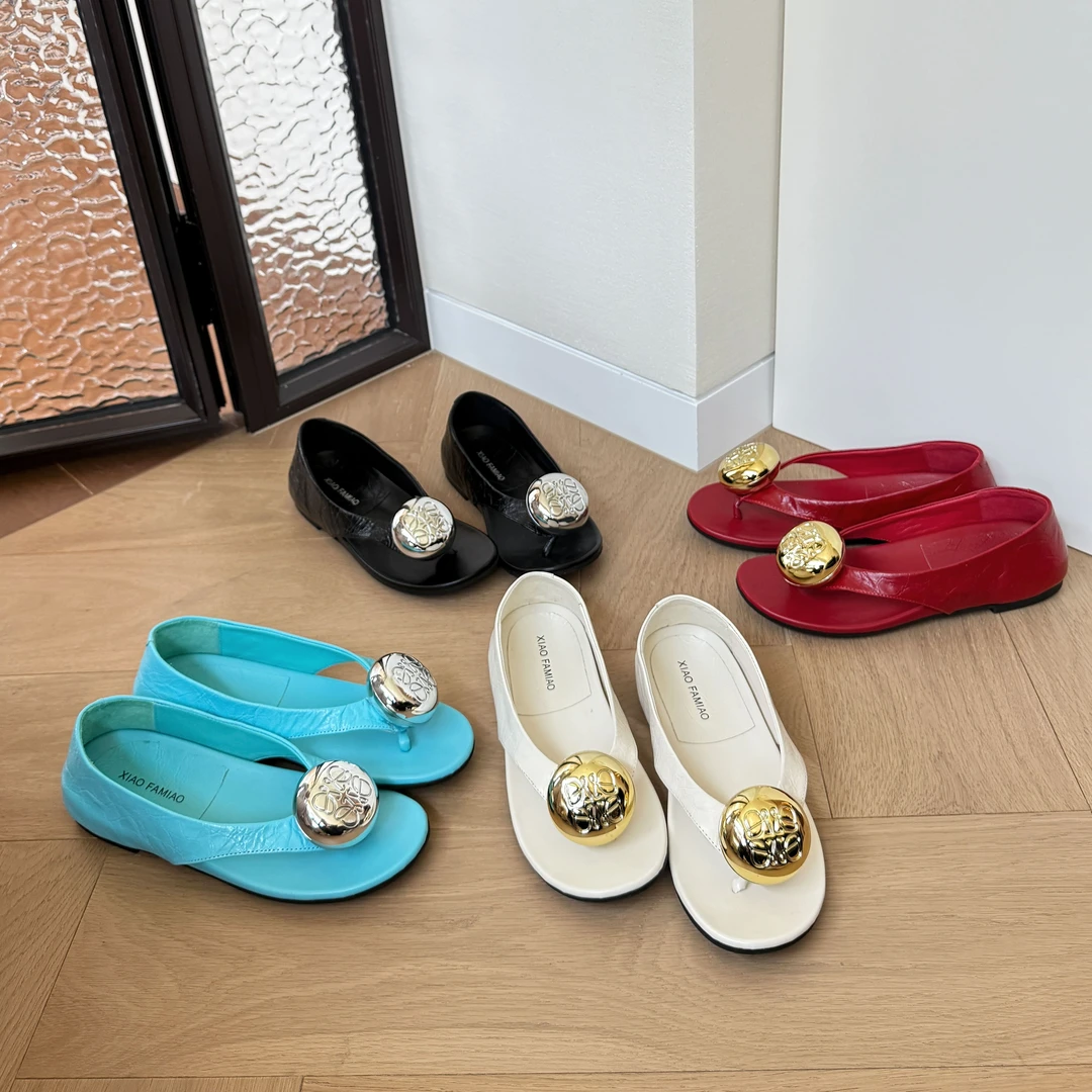 小发喵「鎏金光缎·锋影柔漪｜鎏金蚀影 极昼夹趾凉拖的都市诗笺」999