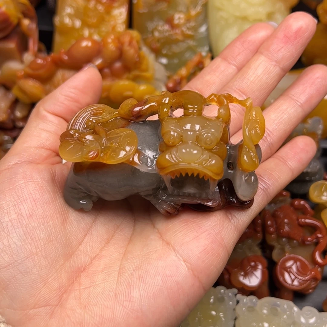 石英质玉（黄龙玉）未镶嵌颈饰