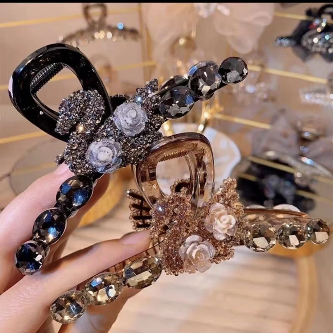 渼姿芝 闪钻天鹅山茶花抓夹女后脑勺盘发大号鲨鱼夹新款发夹头饰