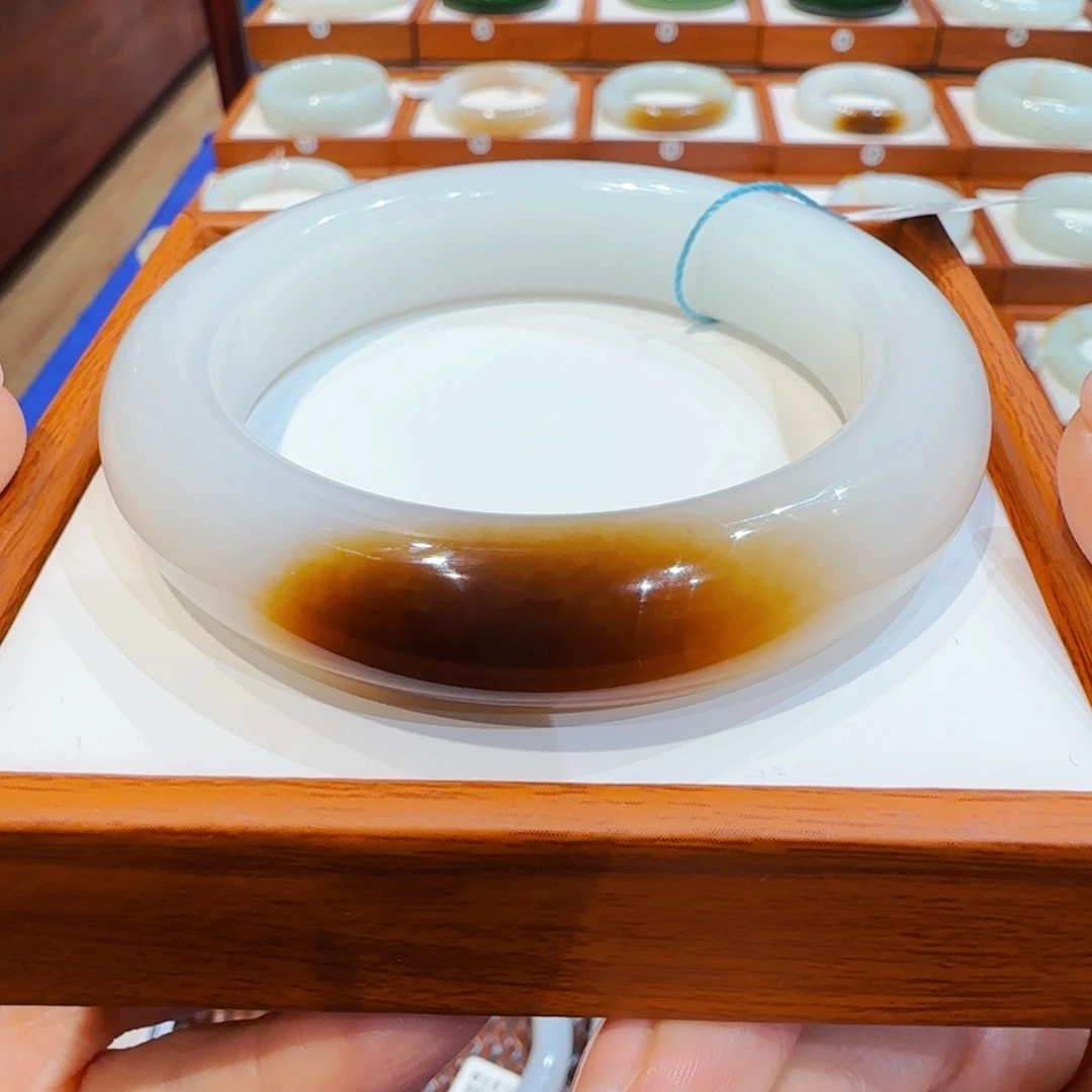 看****和田玉未镶嵌手镯