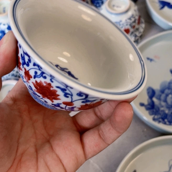 瓷片釉里红缠枝莲压手杯
