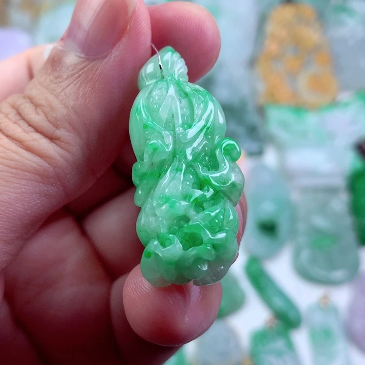 吊坠(不含链)未镶嵌翡翠