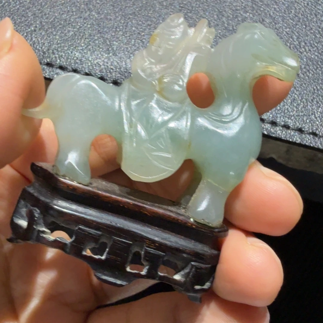 翡翠未镶嵌挂件胡人献宝