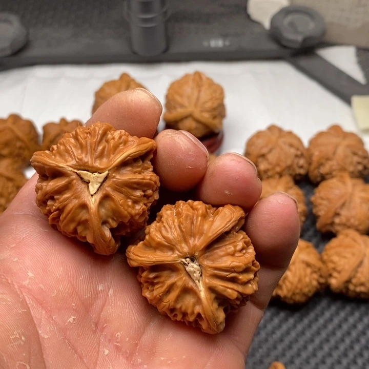 核桃把件自*拼接宫灯2