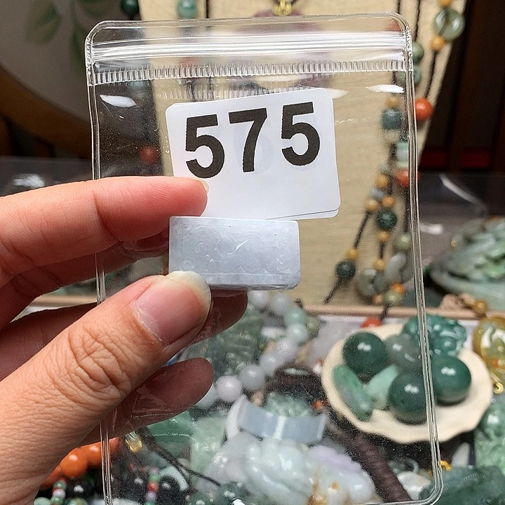 翡翠颈饰未镶嵌f**e翡翠