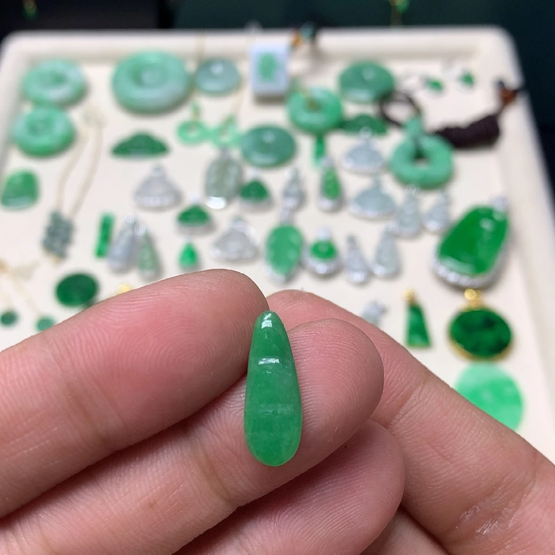 翡翠未镶嵌吊坠(不含链)有纹裂